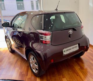 TOYOTA iQ usata, con Autoradio