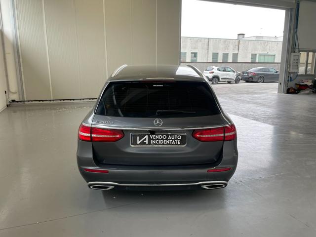 MERCEDES-BENZ E 220 usata, con Boardcomputer