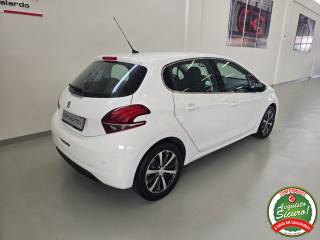 PEUGEOT 208 usata, con Autoradio