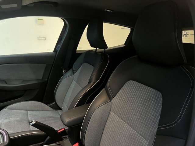 RENAULT Clio usata, con Autoradio digitale