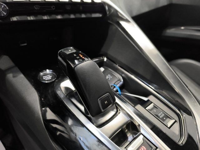PEUGEOT 3008 usata, con Touch screen