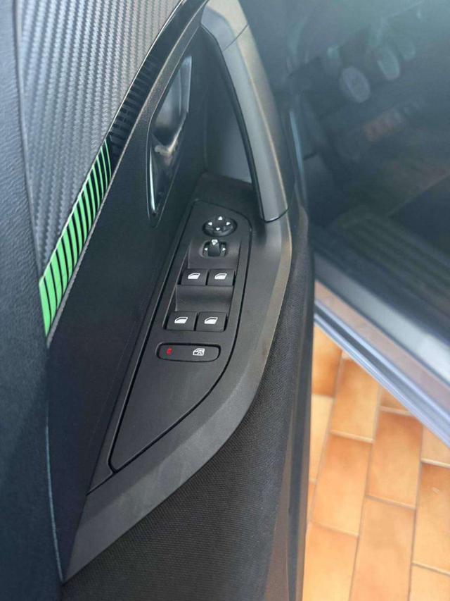 PEUGEOT 2008 usata, con Park Distance Control