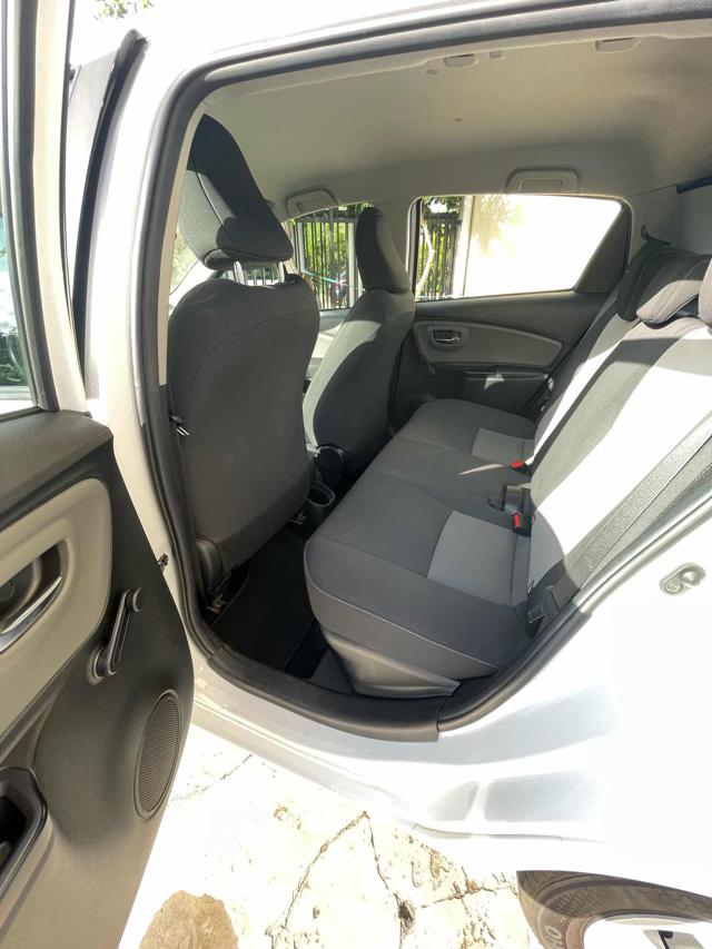 TOYOTA Yaris usata 25
