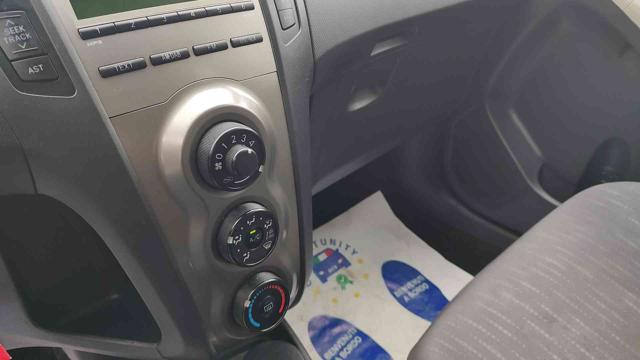 TOYOTA Yaris usata, con Sedile posteriore sdoppiato
