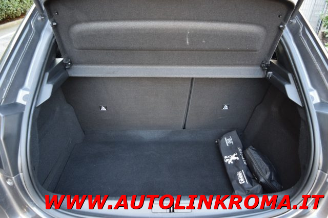 PEUGEOT 208 usata, con Touch screen