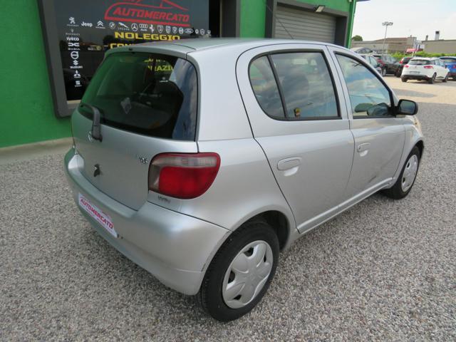 TOYOTA Yaris usata, con Autoradio