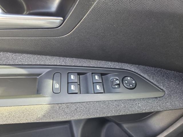 PEUGEOT 3008 usata, con Airbag testa