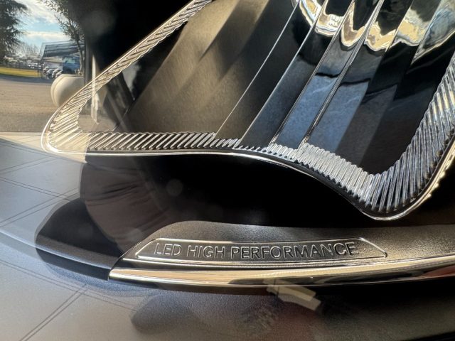 MERCEDES-BENZ B 180 usata, con Sistema di parcheggio automatico
