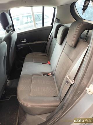 RENAULT Clio usata, con Sedile posteriore sdoppiato