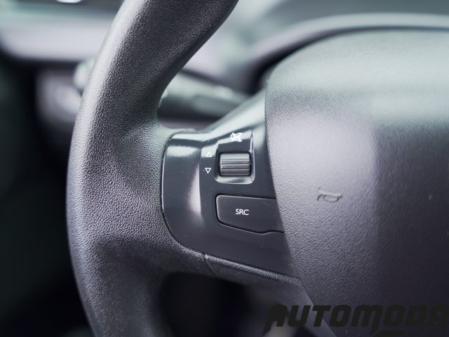 PEUGEOT 208 usata, con Airbag testa