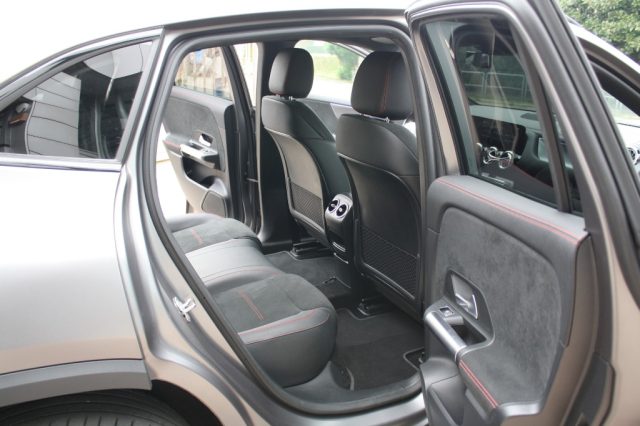 MERCEDES-BENZ EQA usata, con Fari LED