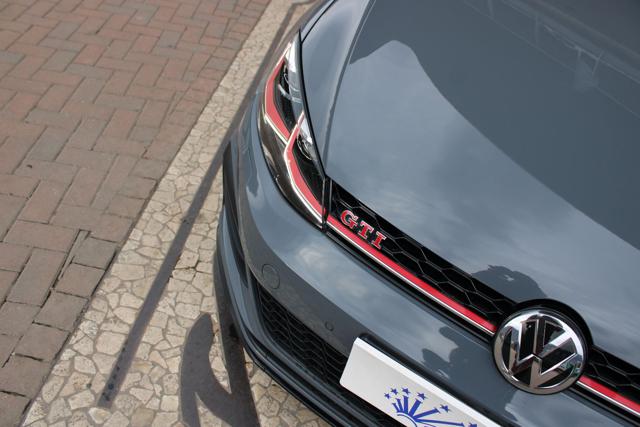 VOLKSWAGEN Golf GTI usata, con Fari Xenon
