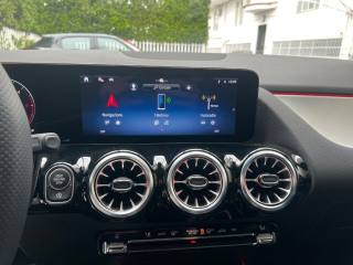 MERCEDES-BENZ GLA 180 usata, con Luci diurne LED