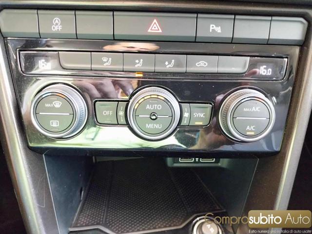 VOLKSWAGEN T-Roc usata 24