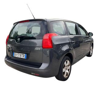 PEUGEOT 5008 usata, con Airbag