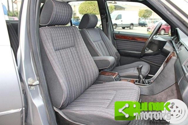 MERCEDES-BENZ E 200 usata, con Autoradio