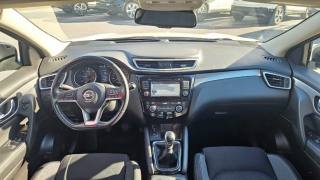 NISSAN Qashqai usata, con Fari LED