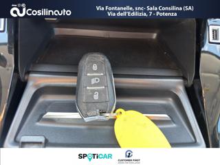 PEUGEOT 208 usata, con Sedile posteriore sdoppiato