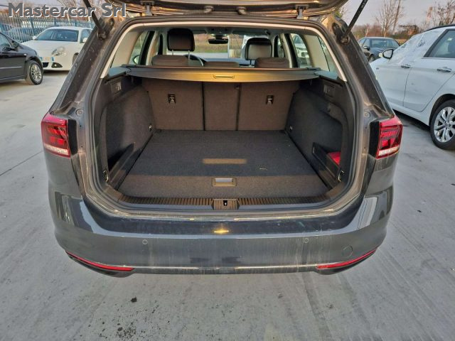 VOLKSWAGEN Passat Variant usata, con Servosterzo