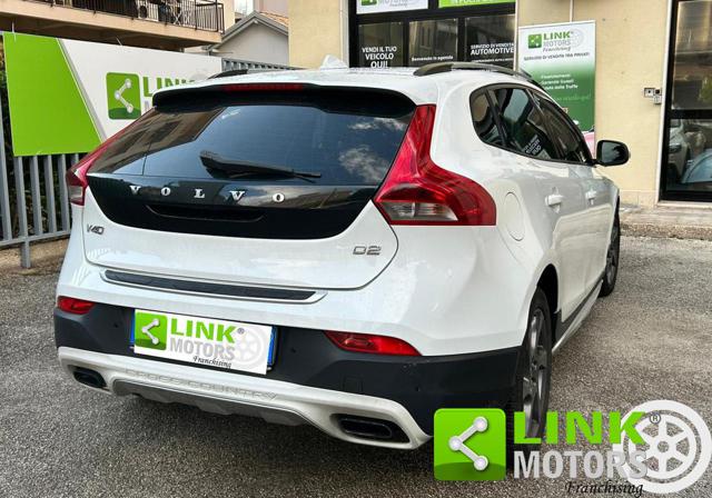 VOLVO V40 Cross Country usata, con Autoradio