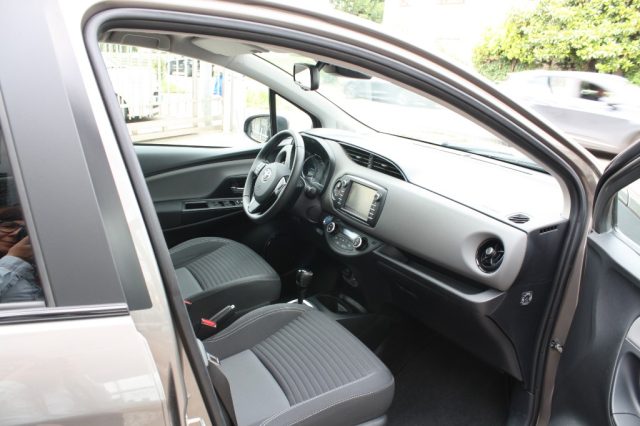 TOYOTA Yaris usata 16