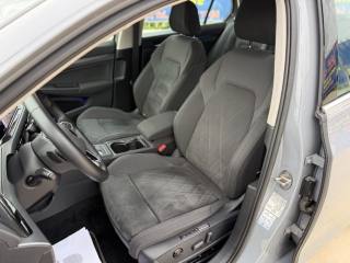 VOLKSWAGEN Golf usata, con Fari LED