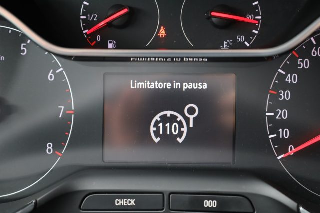 OPEL Crossland X usata, con Sensori di parcheggio anteriori