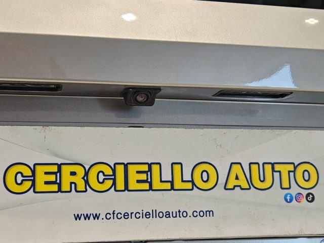 VOLKSWAGEN up! usata, con Sensori di parcheggio posteriori