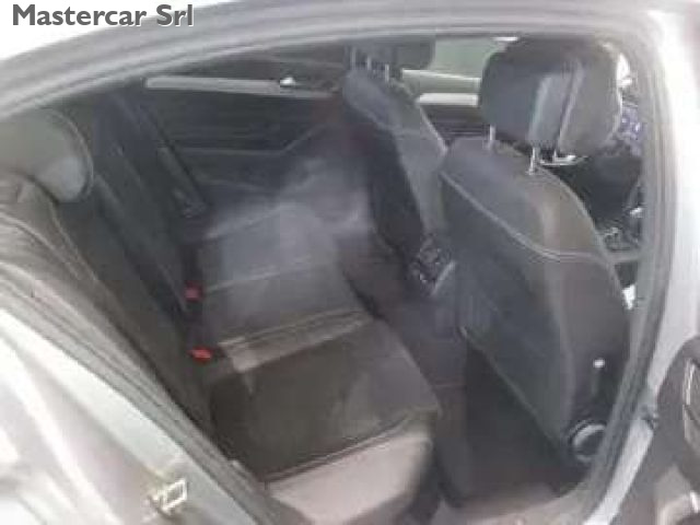 VOLKSWAGEN Passat usata, con Fendinebbia