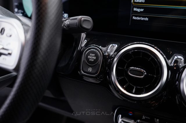 MERCEDES-BENZ GLA 200 usata, con Specchietti laterali elettrici