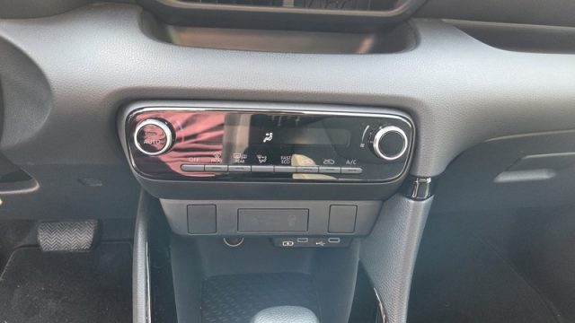 TOYOTA Yaris usata, con Volante in pelle