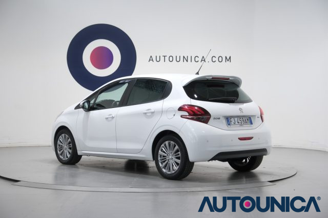 PEUGEOT 208 usata, con USB