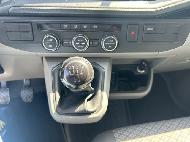 VOLKSWAGEN Caravelle usata, con USB