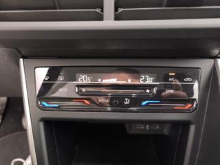 VOLKSWAGEN Taigo usata, con USB
