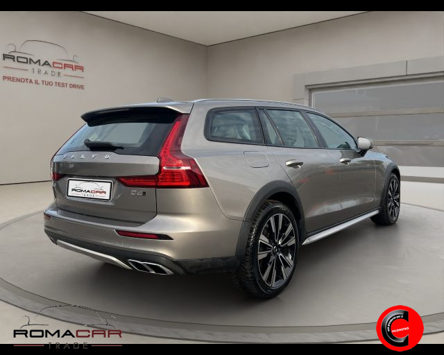VOLVO V60 Cross Country usata, con Autoradio