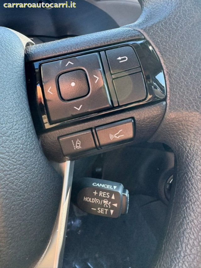 TOYOTA Hilux usata, con Autoradio digitale