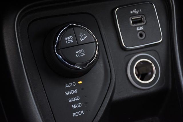 JEEP Compass usata, con Sedile posteriore sdoppiato