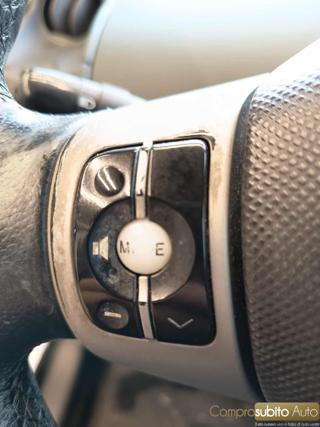 TOYOTA Yaris usata 16