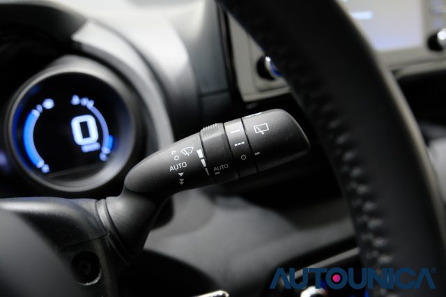 TOYOTA Yaris usata, con Volante multifunzione