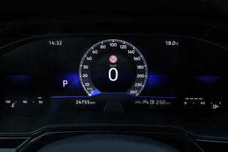 VOLKSWAGEN Taigo usata, con Hill holder