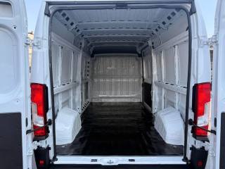 PEUGEOT Boxer usata, con Servosterzo
