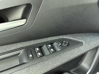 PEUGEOT 3008 usata, con Climatizzatore automatico, 2 zone
