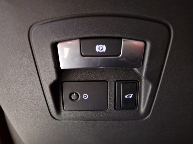 LAND ROVER Range Rover Velar usata, con Fari LED