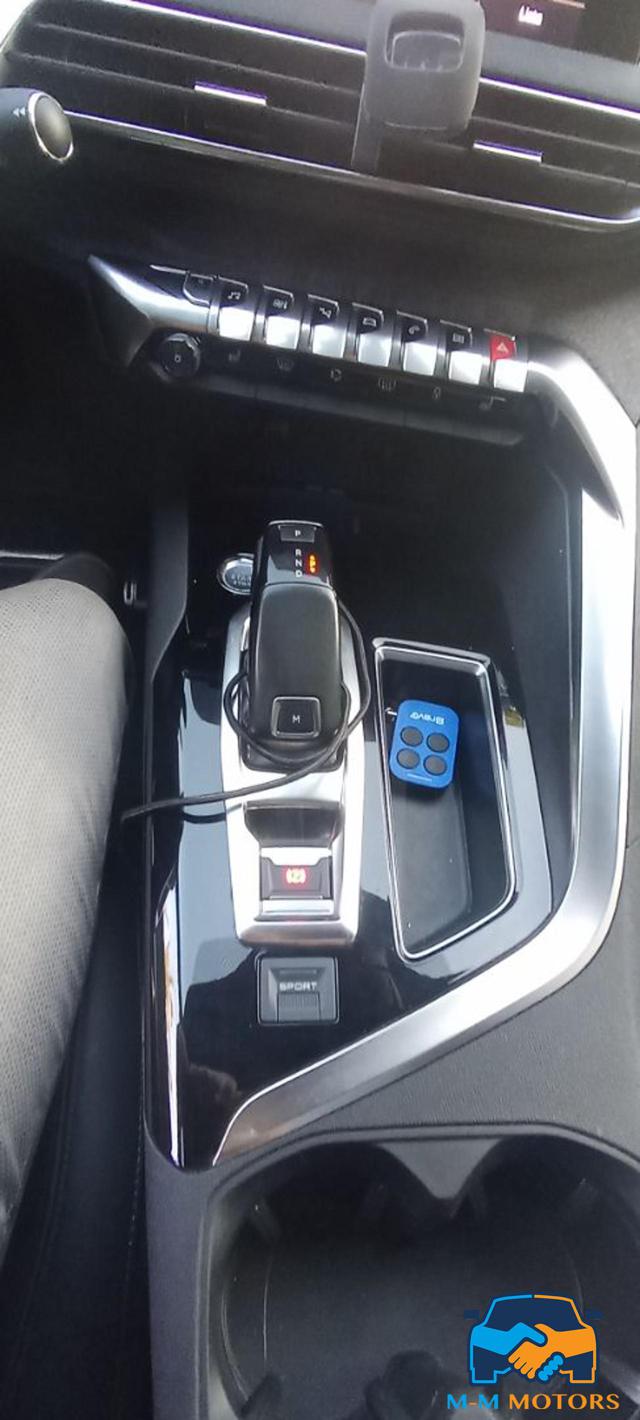 PEUGEOT 5008 usata, con Park Distance Control