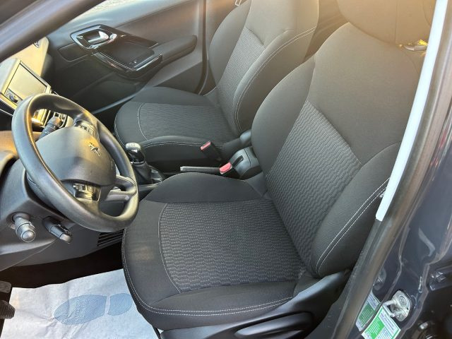 PEUGEOT 208 usata, con Autoradio
