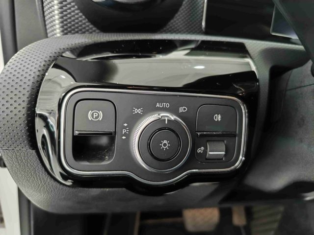 MERCEDES-BENZ CLA 200 usata, con Autoradio digitale