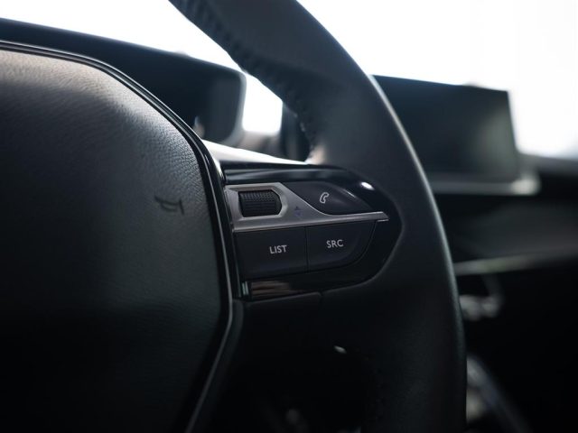 PEUGEOT 2008 usata, con Leve al volante