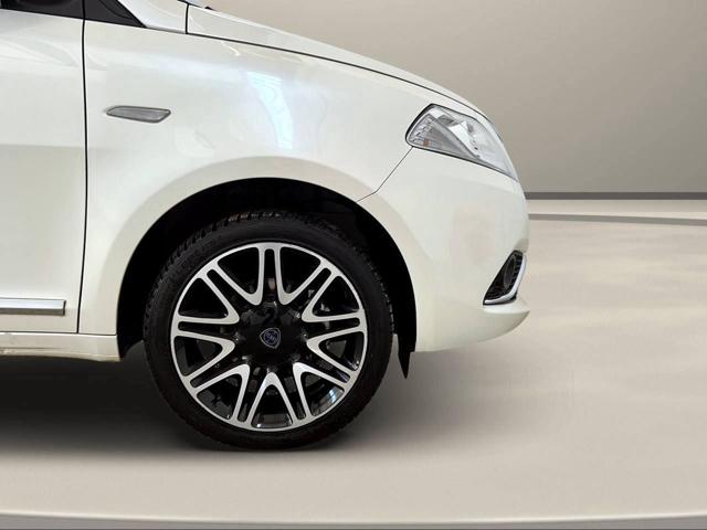 LANCIA Ypsilon usata, con Hill holder