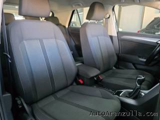 VOLKSWAGEN T-Roc usata, con USB