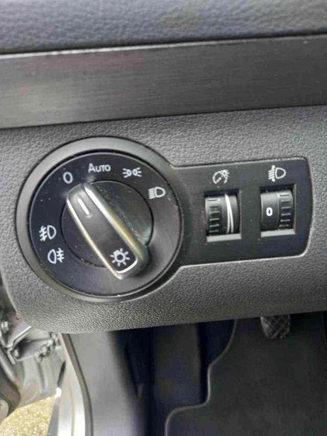 VOLKSWAGEN Touran usata 23
